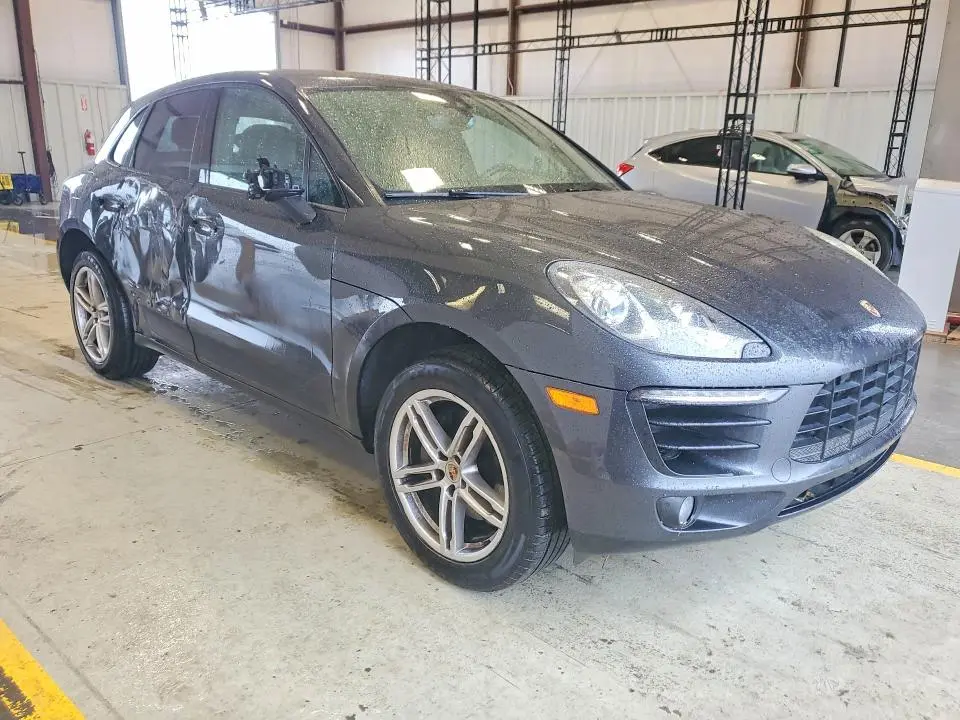 2018 PORSCHE MACAN   