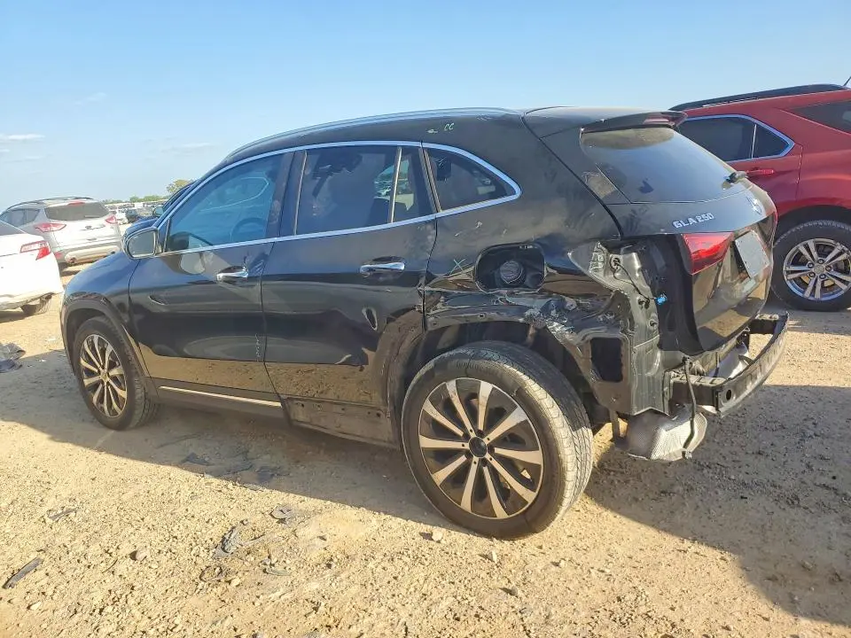 2021 MERCEDES-BENZ GLA 250 4MATIC  