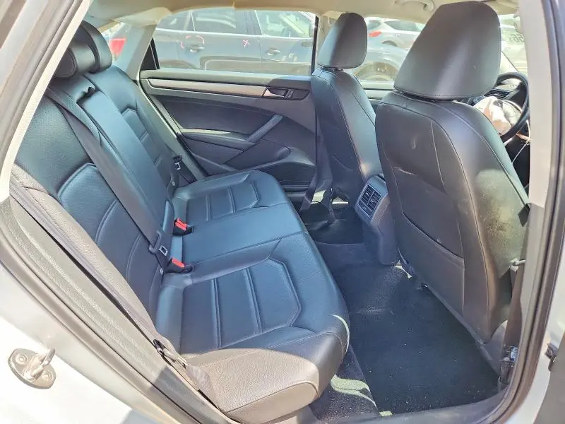 2015 VOLKSWAGEN PASSAT SE  