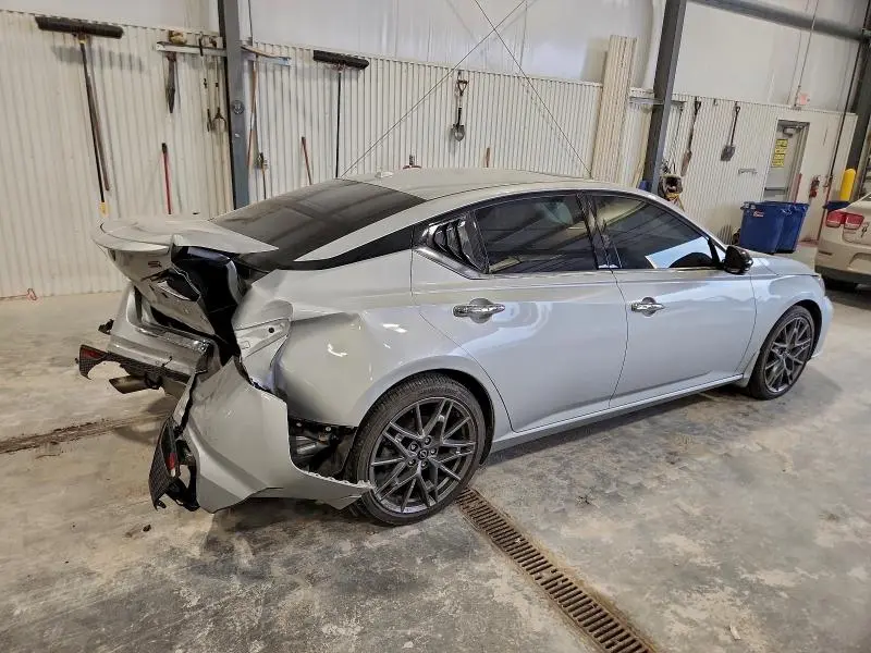 2023 NISSAN ALTIMA SR  