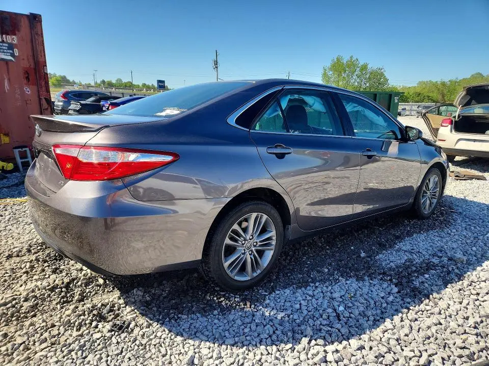 2016 TOYOTA CAMRY SE  