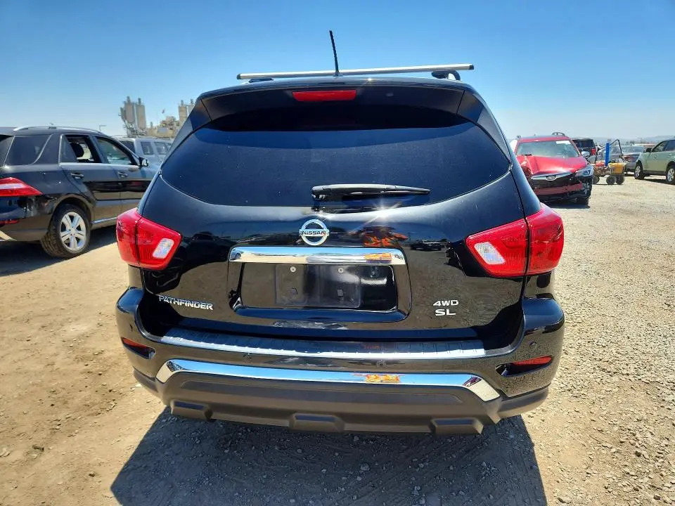 2018 NISSAN PATHFINDER SL  