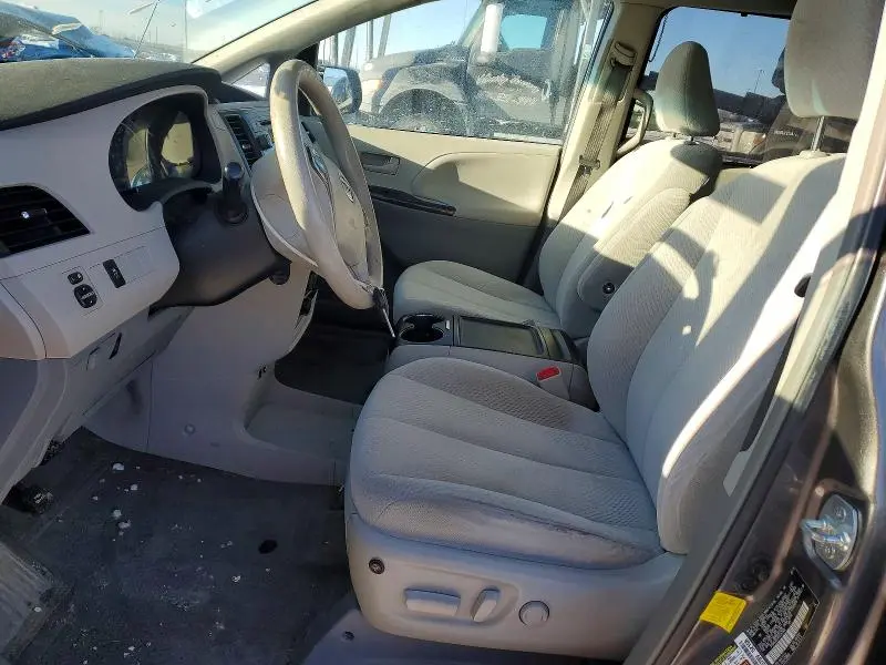 2013 TOYOTA SIENNA LE  