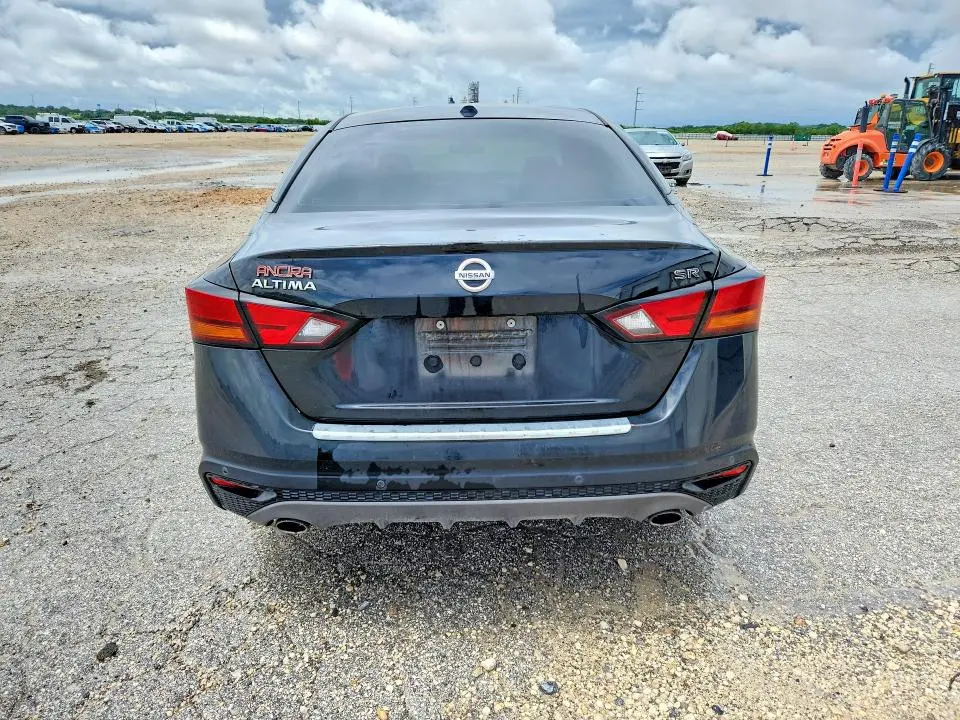 2021 NISSAN ALTIMA SR  
