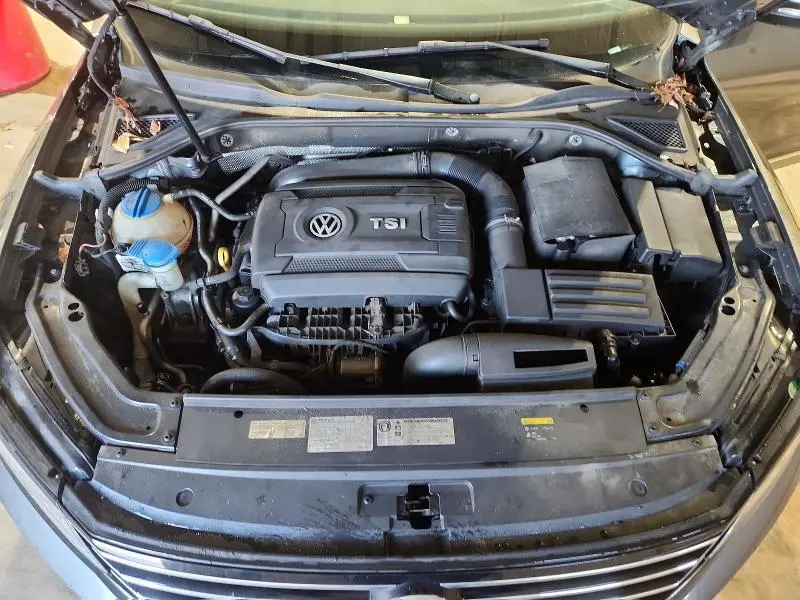 2016 VOLKSWAGEN PASSAT SE  