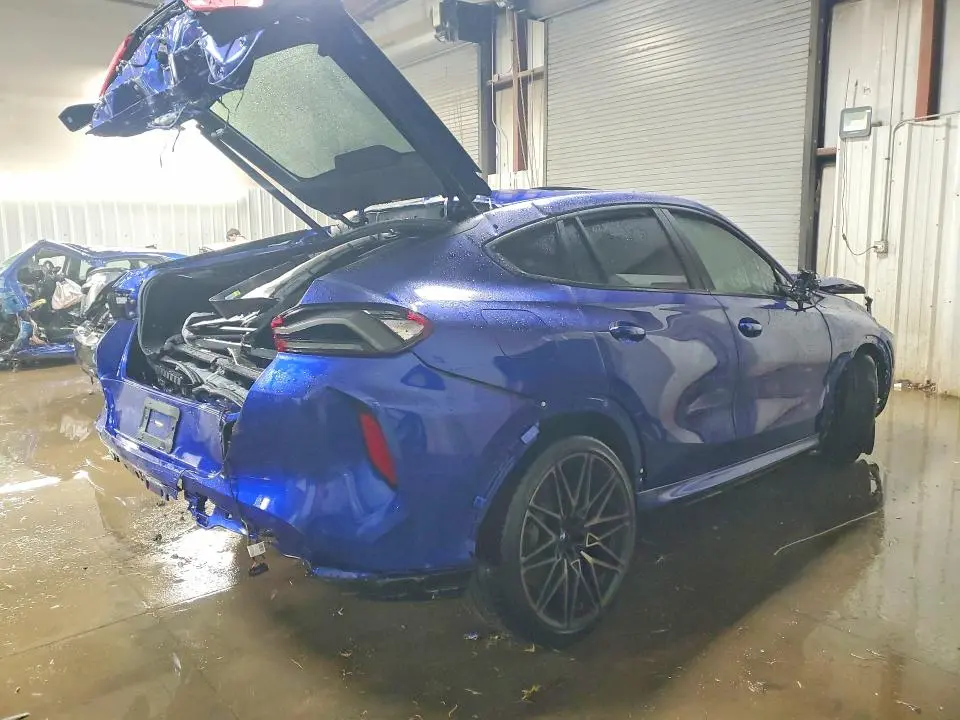 2021 BMW X6 M  