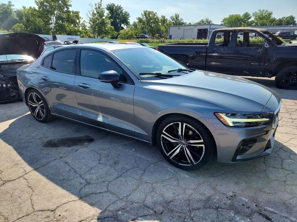 2019 VOLVO S60 T5 R-DESIGN  
