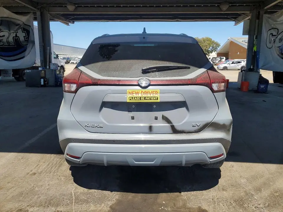 2021 NISSAN KICKS SV  