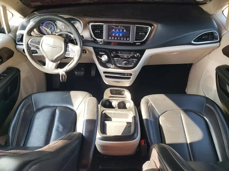 2020 CHRYSLER VOYAGER LXI  