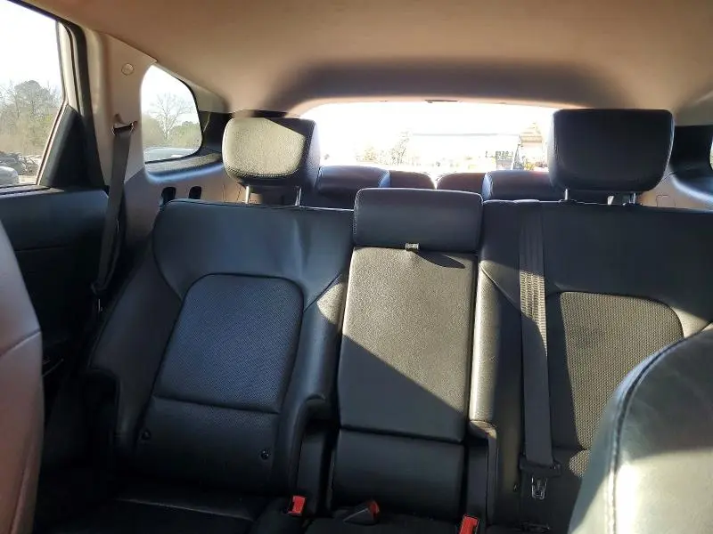 2018 HYUNDAI SANTA FE SE  