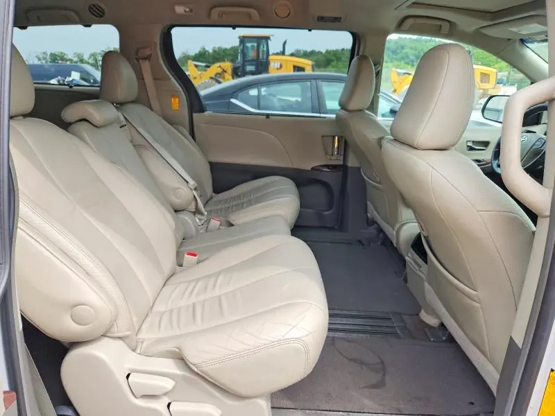 2014 TOYOTA SIENNA XLE 8-PASSENGER  
