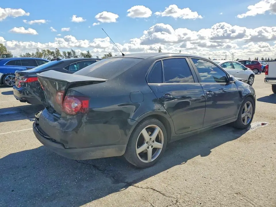 2010 VOLKSWAGEN JETTA LIMITED  