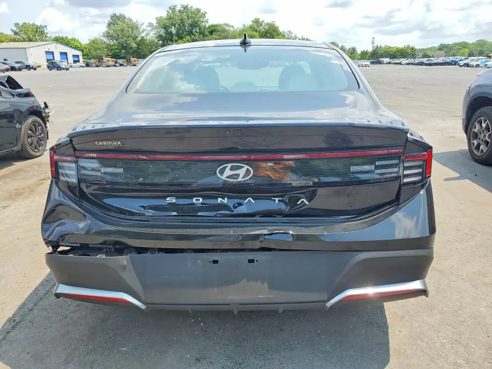 2025 HYUNDAI SONATA SE  