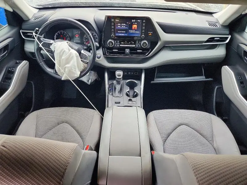 2021 TOYOTA HIGHLANDER LE  