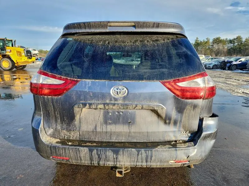 2015 TOYOTA SIENNA XLE  