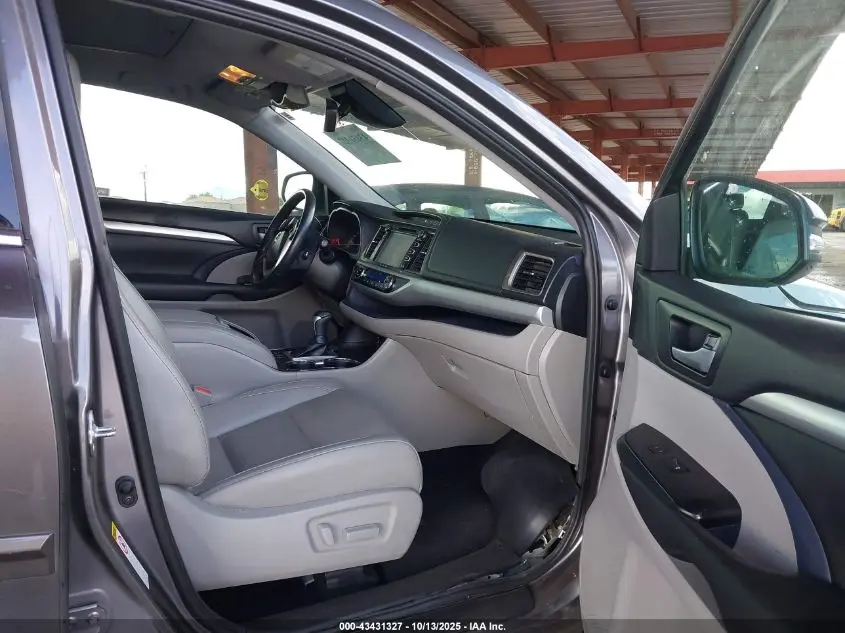 2019 TOYOTA HIGHLANDER XLE