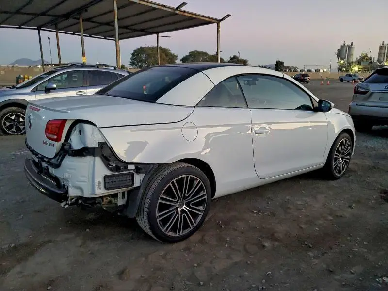 2015 VOLKSWAGEN EOS LUX  