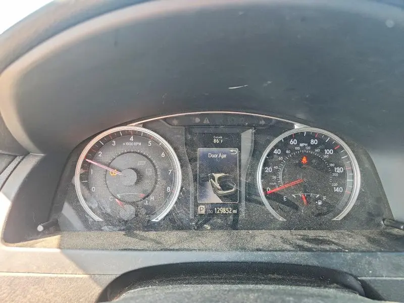 2015 TOYOTA CAMRY SE  