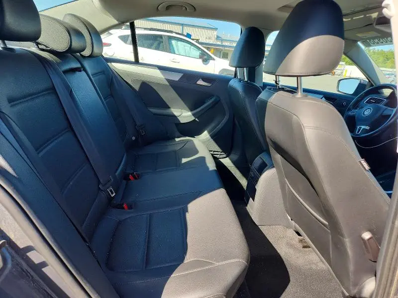 2013 VOLKSWAGEN JETTA SE  