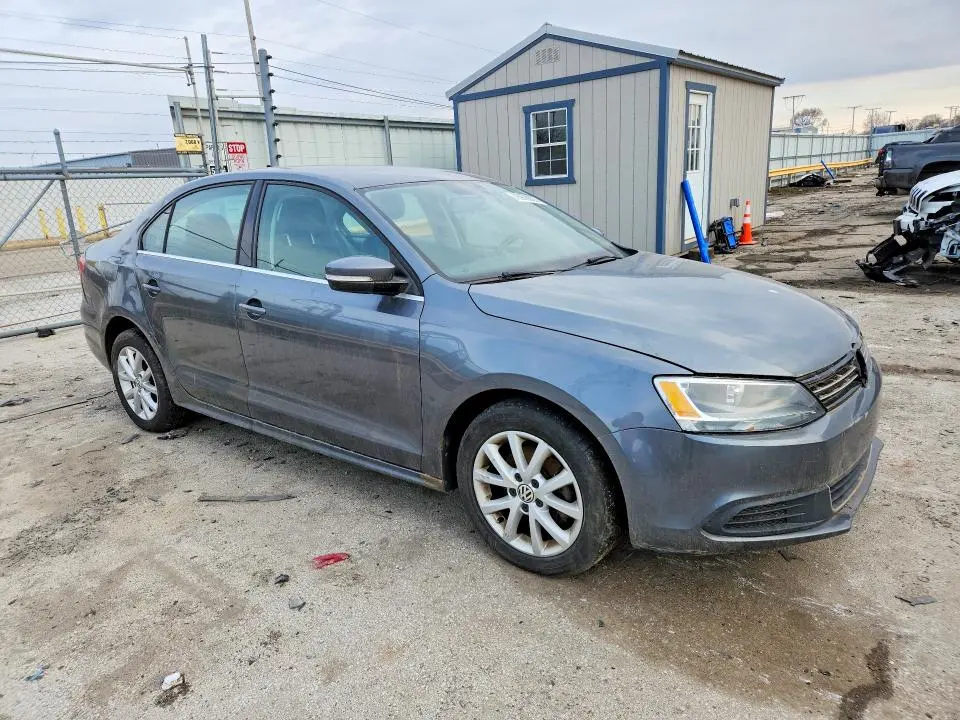 2013 VOLKSWAGEN JETTA SE  