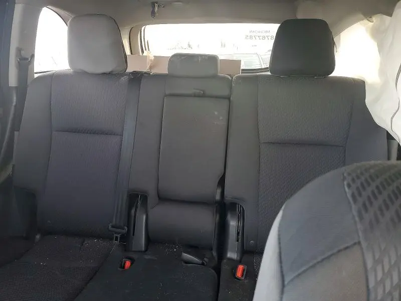 2016 TOYOTA HIGHLANDER LE  
