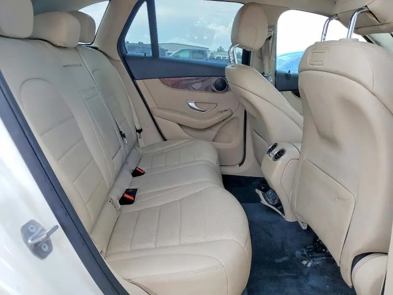 2019 MERCEDES-BENZ GLC 300  