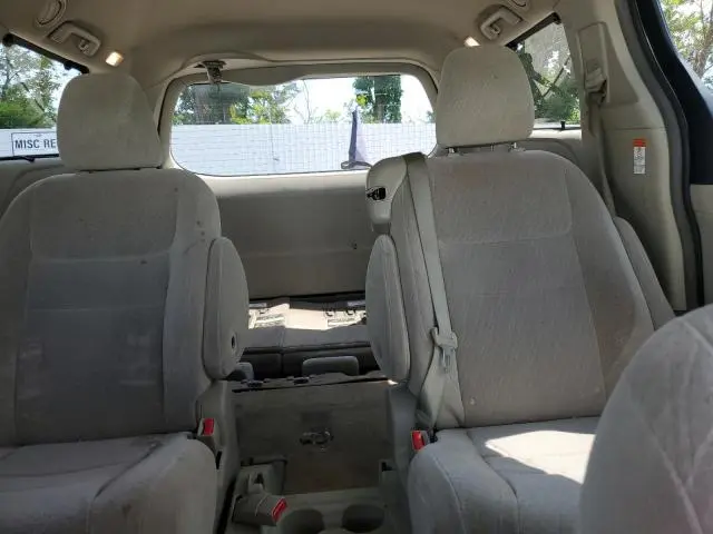 2016 TOYOTA SIENNA LE  