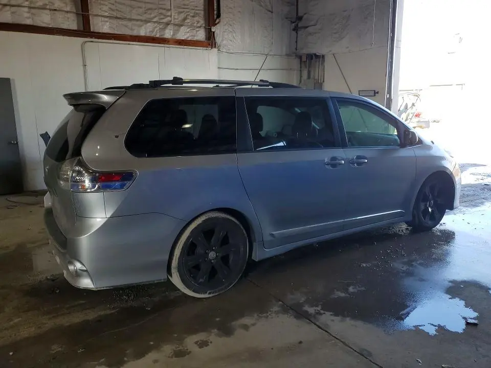 2011 TOYOTA SIENNA SPORT  