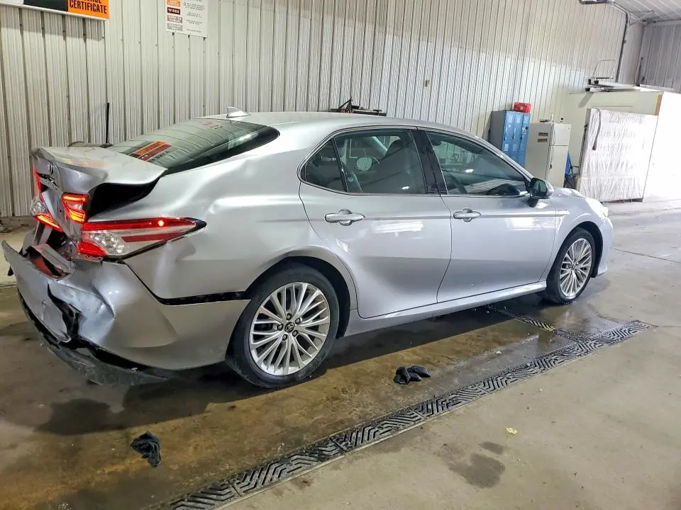 2020 TOYOTA CAMRY XLE  