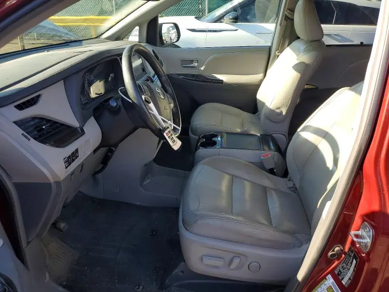2015 TOYOTA SIENNA XLE 7-PASSENGER  