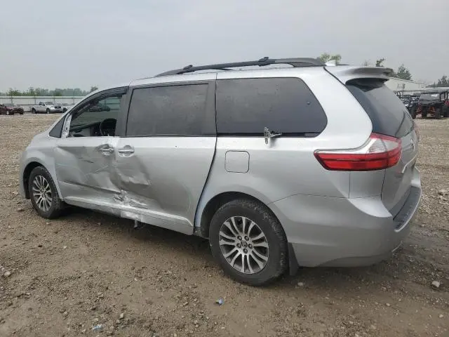2019 TOYOTA SIENNA XLE  