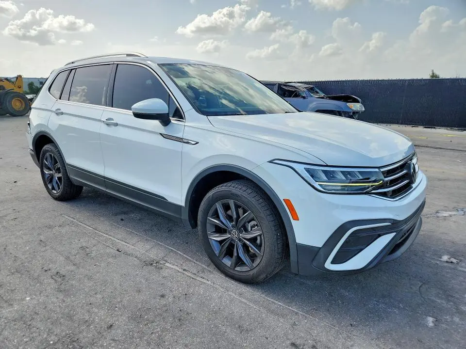 2022 VOLKSWAGEN TIGUAN SE  