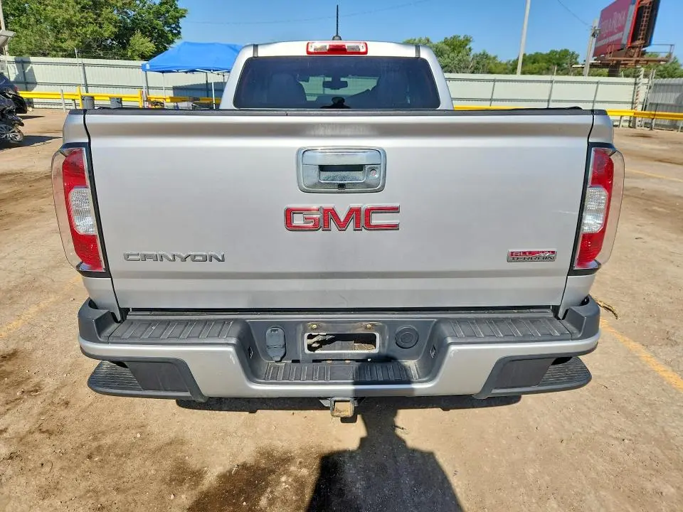 2015 GMC CANYON SLE  