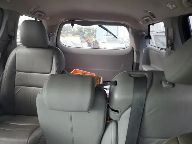 2017 TOYOTA SIENNA XLE