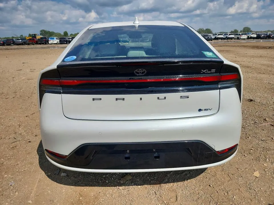 2024 TOYOTA PRIUS XLE  