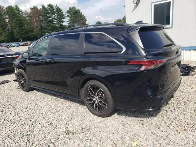 2022 TOYOTA SIENNA XSE  