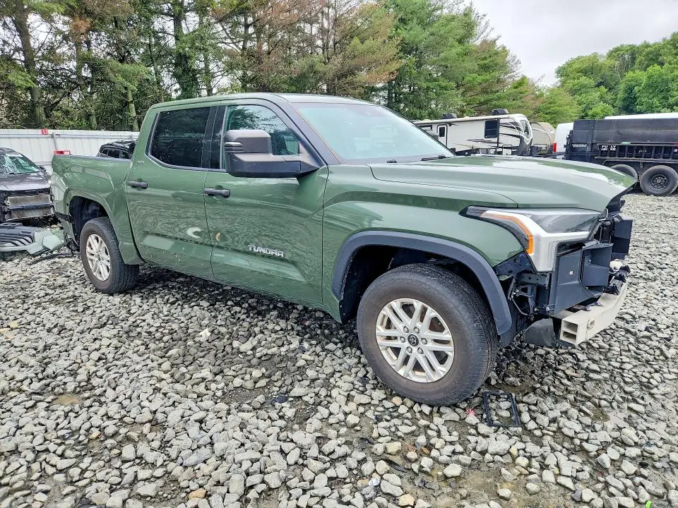 2022 TOYOTA TUNDRA SR5  