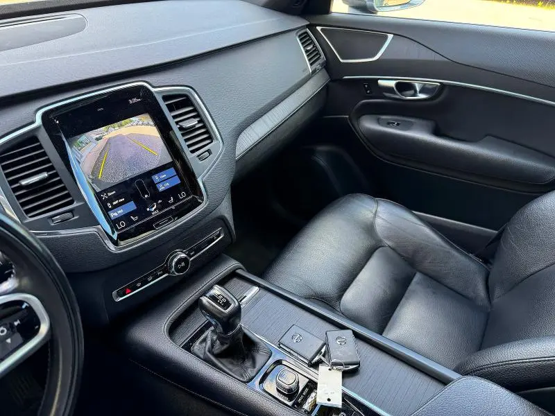 2020 VOLVO XC90 T6 MOMENTUM  