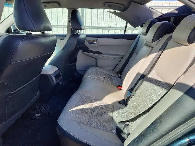 2016 TOYOTA CAMRY SE  