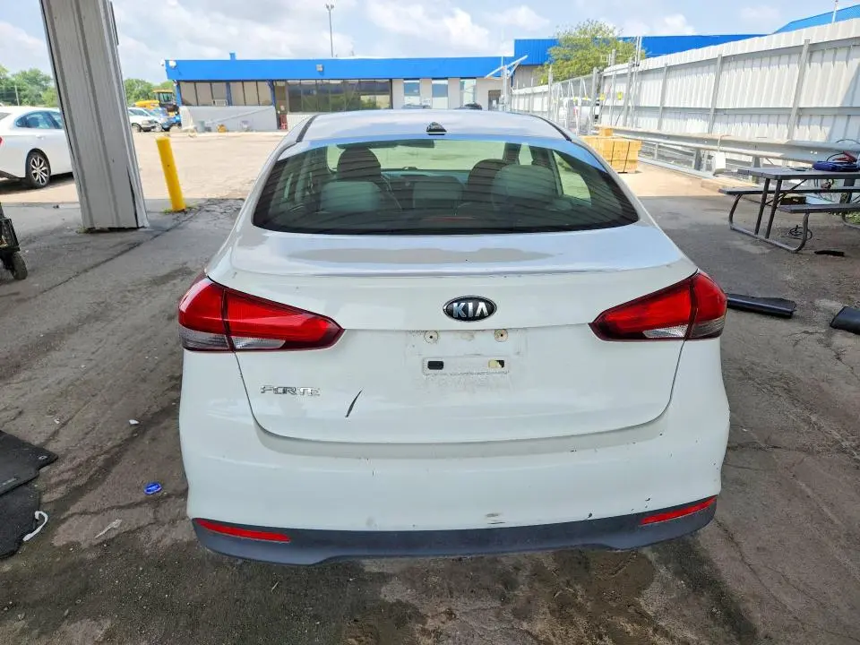 2017 KIA FORTE LX  