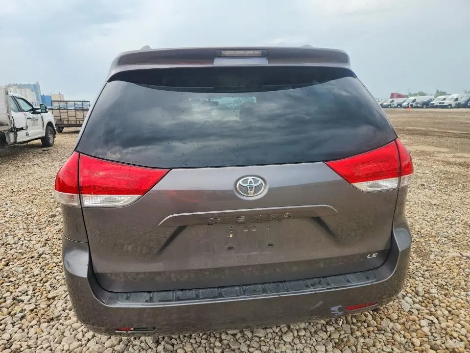 2011 TOYOTA SIENNA LE  