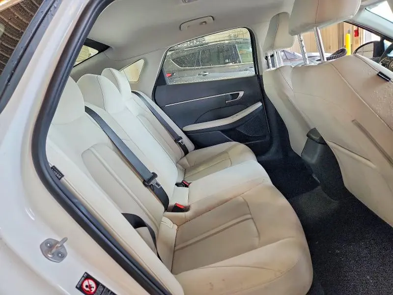 2023 HYUNDAI SONATA SE  