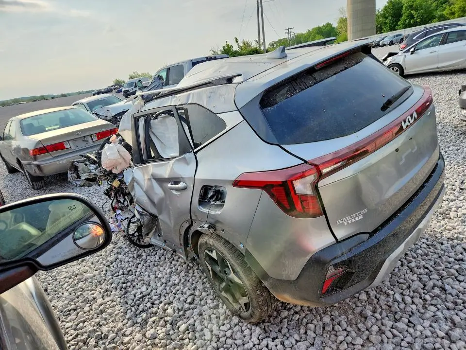 2025 KIA SELTOS EX  