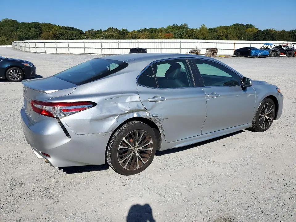 2018 TOYOTA CAMRY SE  