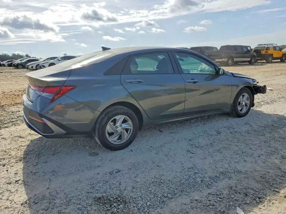 2025 HYUNDAI ELANTRA SE  