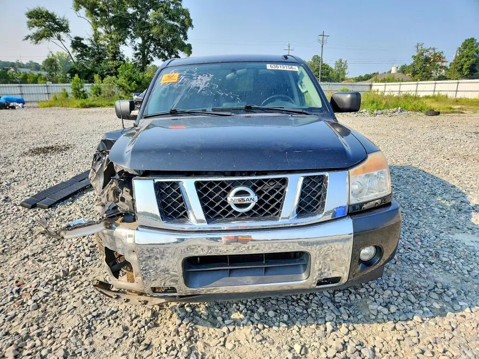 2015 NISSAN TITAN SV  