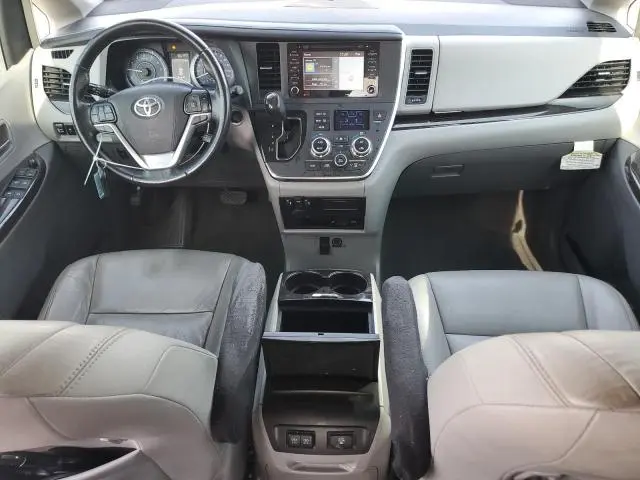 2019 TOYOTA SIENNA XLE  