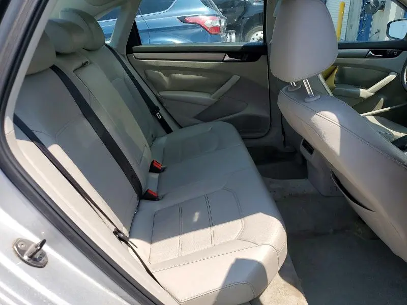 2014 VOLKSWAGEN PASSAT SE  
