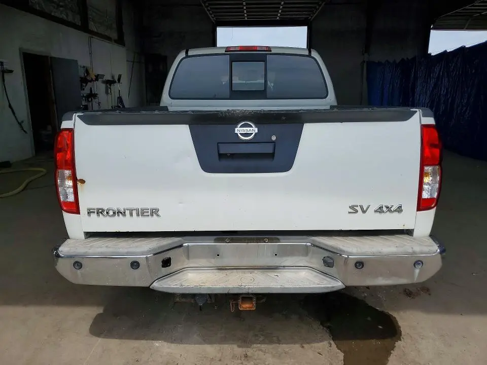 2015 NISSAN FRONTIER SV  