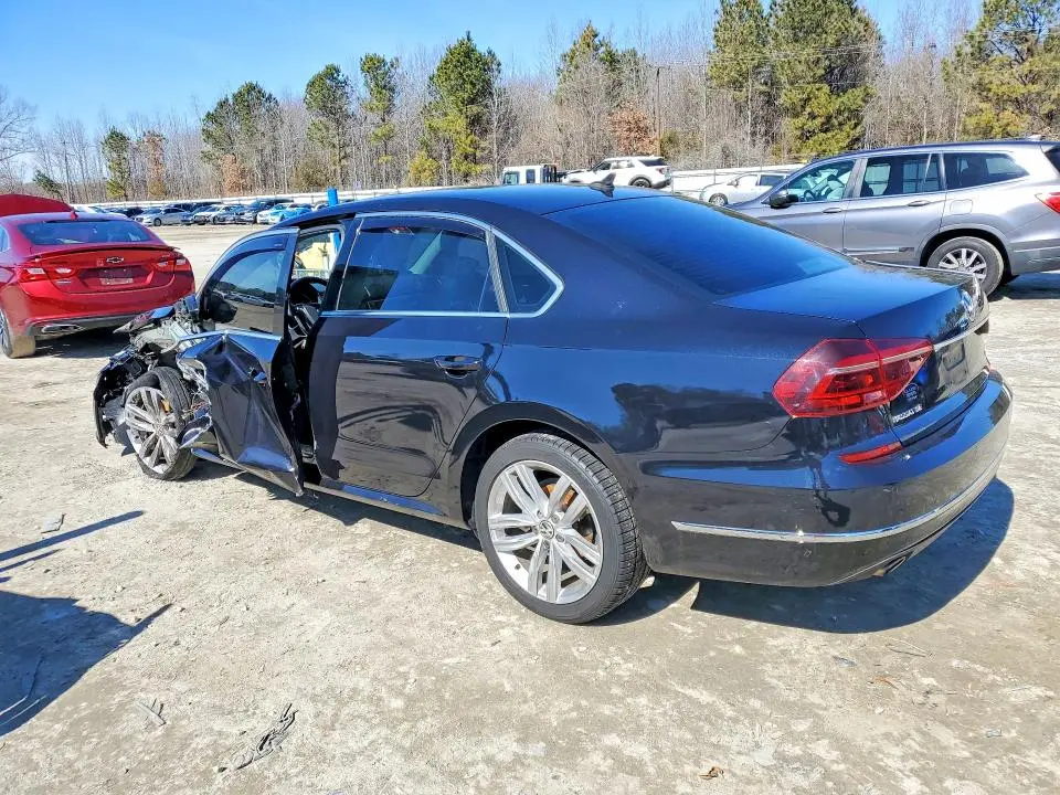 2018 VOLKSWAGEN PASSAT SE  